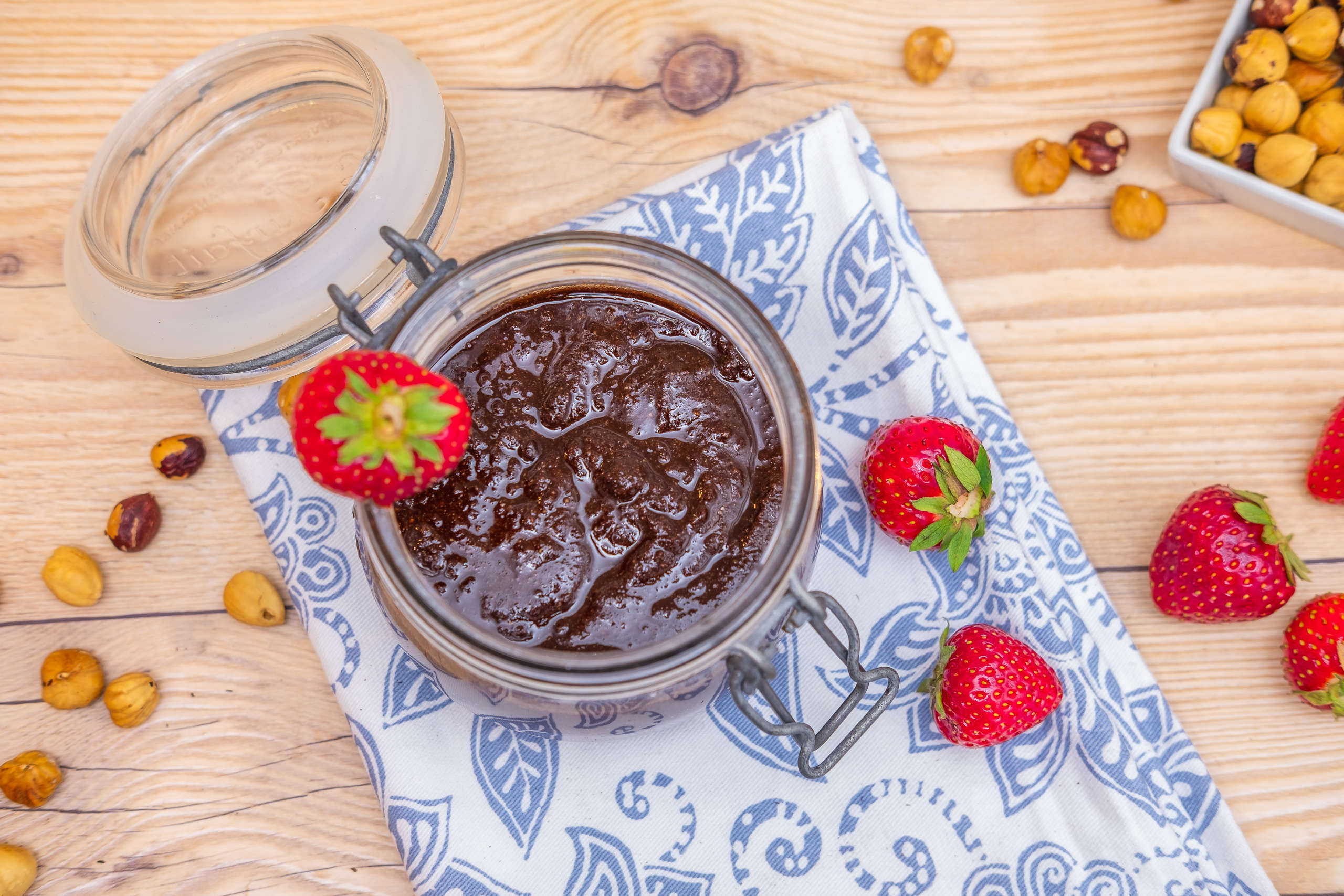 Strawberries with vegan nutella recipe