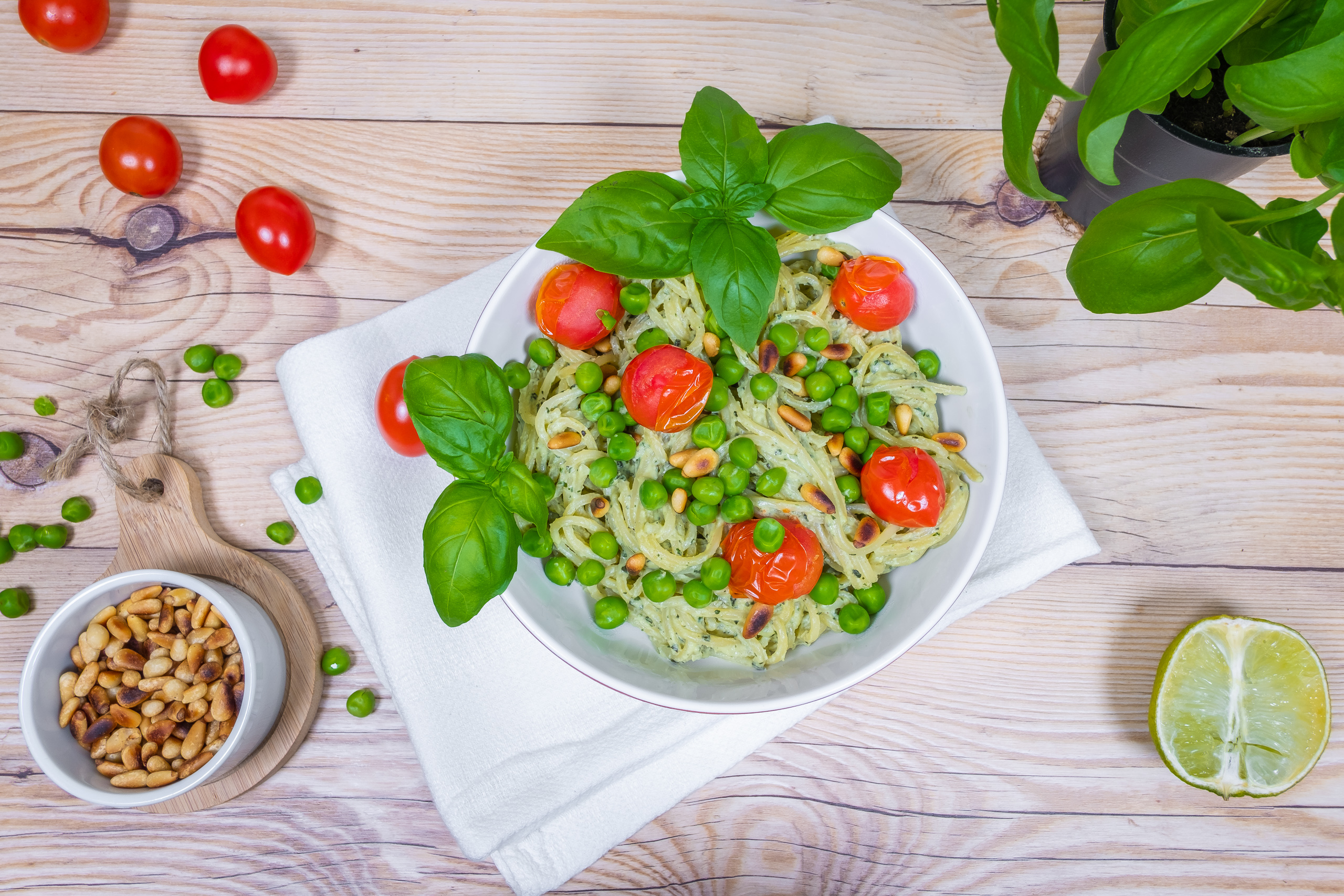 Snabblagad avokado cashew pasta