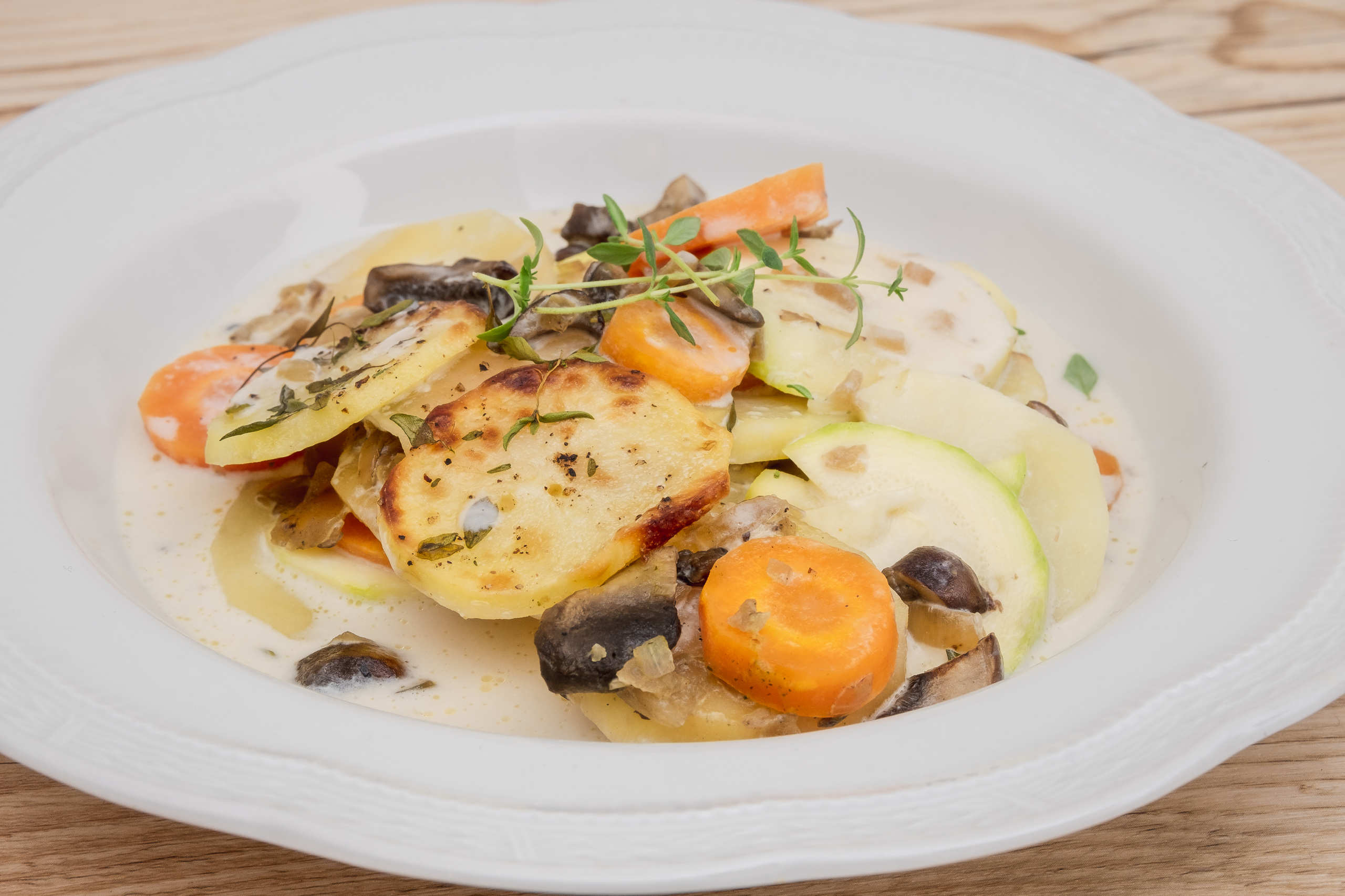 Zucchinigratäng med potatis och timjan