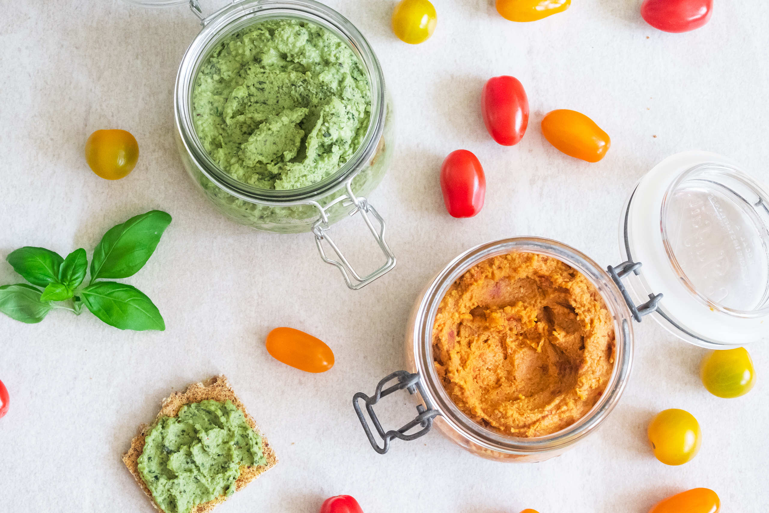 Recept på hummus med smak av basilika eller soltorkade tomater