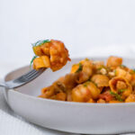 Vegansk one pot pasta kikärtor tomat