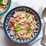 krämig vegansk pastasås alfredo med tomat och paprika