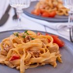 Vegansk pasta krämig vitvinsås