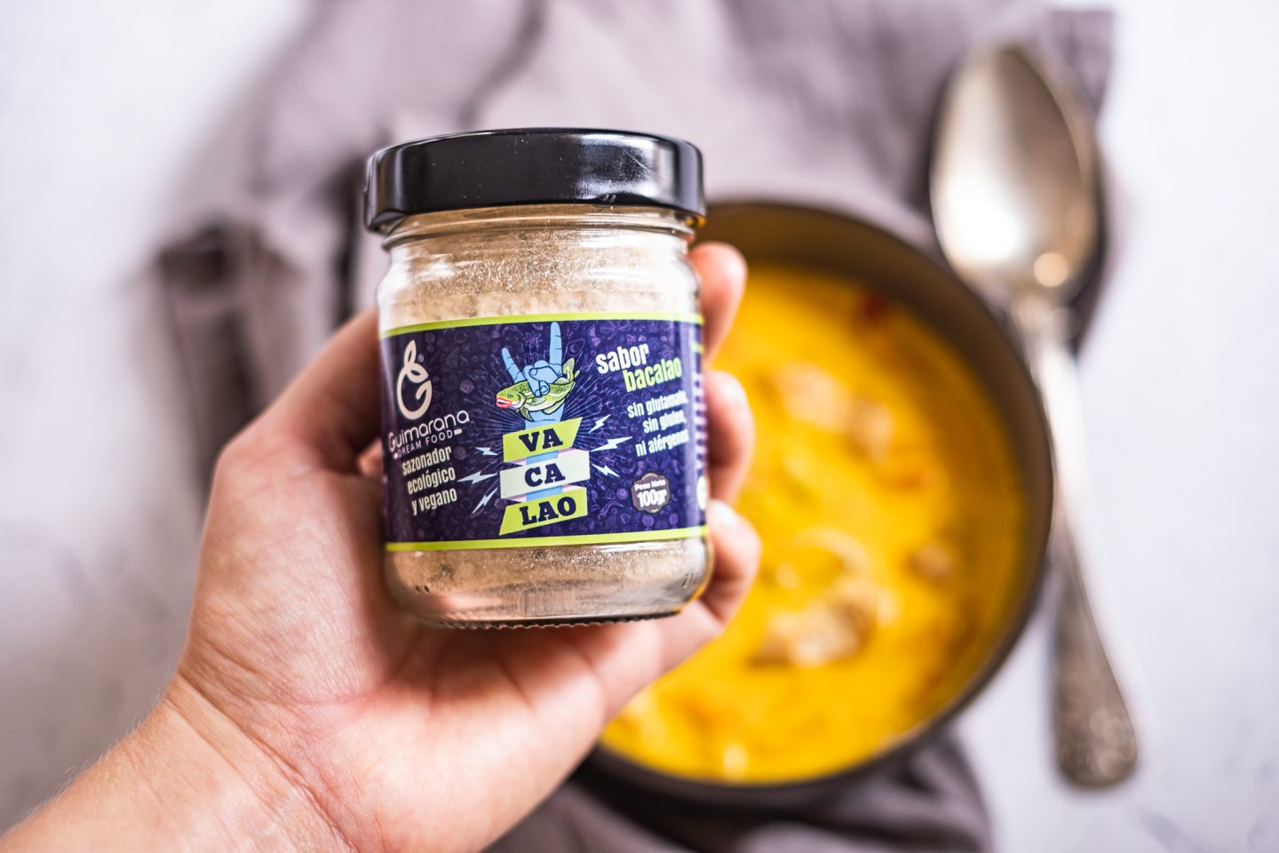 Vegansk fiskbuljong torsbuljong