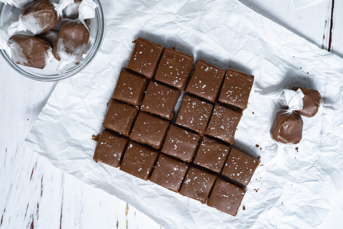 Vegansk chokladfudge med flingsalt veganskt julgodis