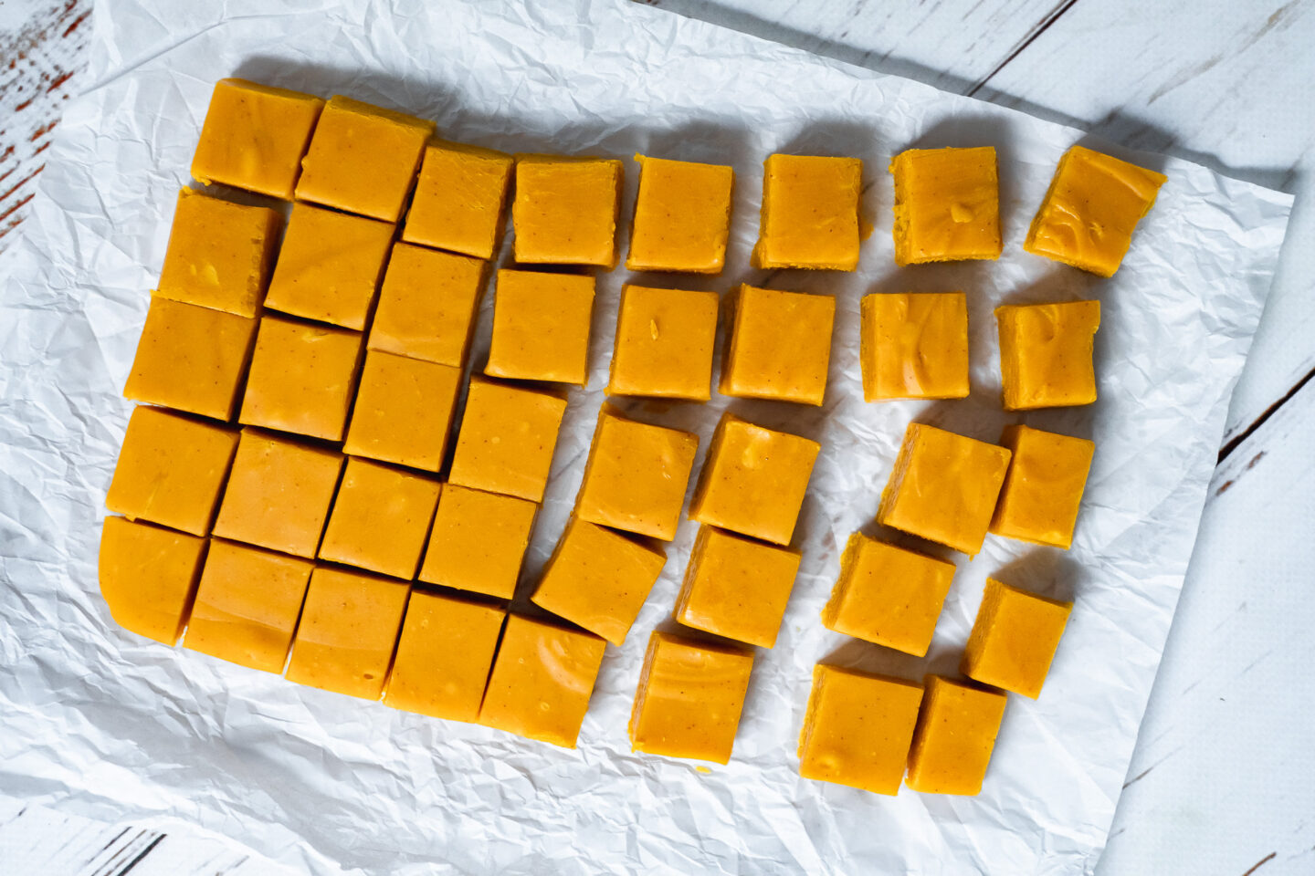 Vegansk saffransfudge med vit choklad