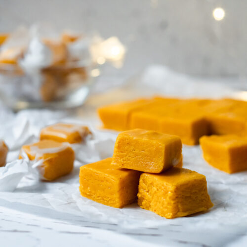 Vegansk saffransfudge med vit choklad